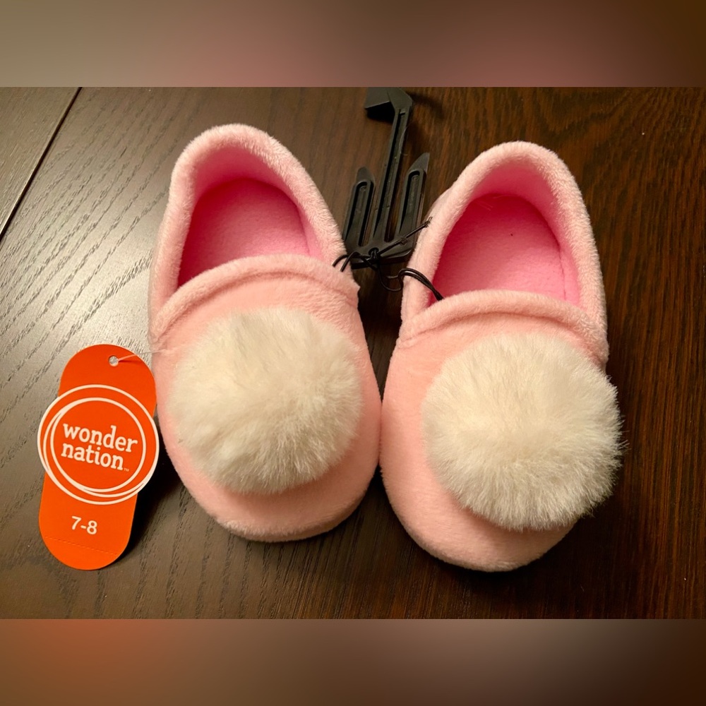 NWT FUZZY SLIPPERS PINK WONDER NATION SIZE 7-8